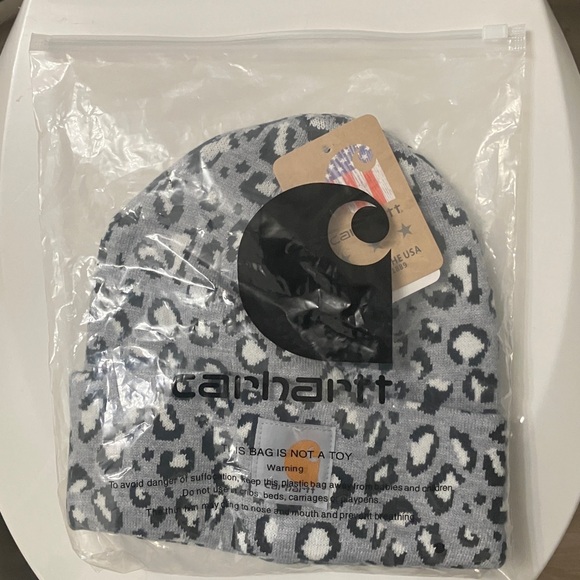 NWT-Women’s CARHARTT Leopard Print Beanie - Picture 2 of 2